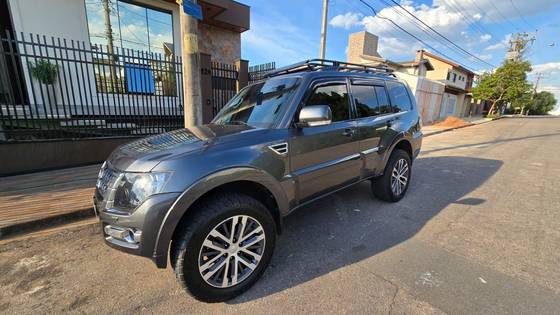 MITSUBISHI PAJERO FULL 3.2 HPE 4X4 16V TURBO INTERCOOLER DIESEL 4P AUTOMÁTICO MITSUBISHI PAJERO FULL 3.2 HPE 4X4 16V TURBO INTERCOOLER DIESEL 4P AUTOMÁTICO